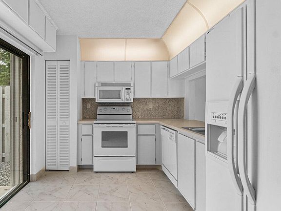 5th image of 5200 Garden Hills Cir