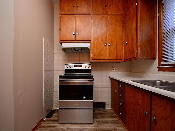 2nd image of 311 S 18th St APT 1
