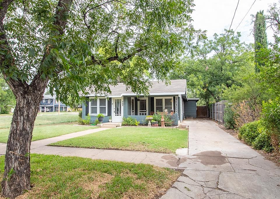1st image of 722 W Avenue I