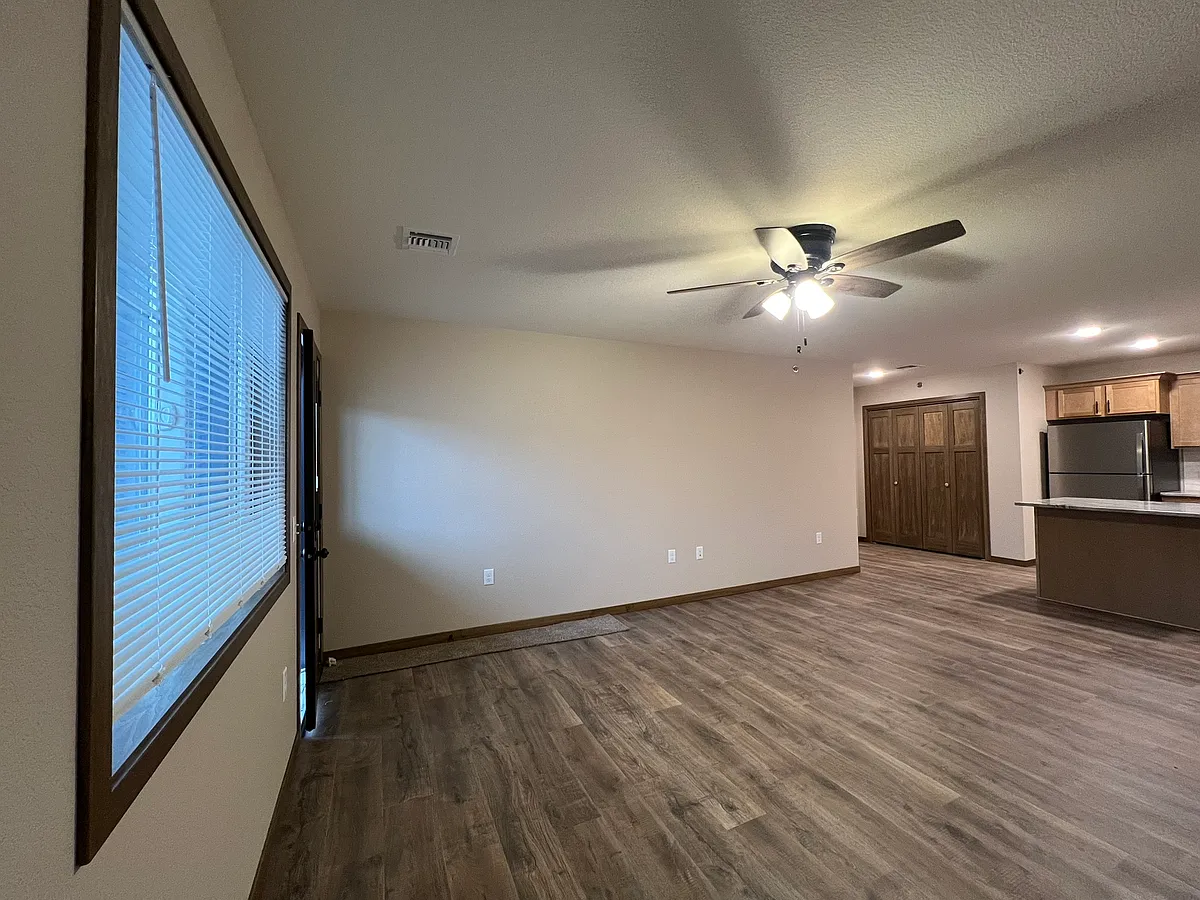 Building Photo - 4811 Woodland Park Dr #6