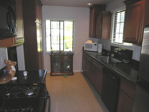 5th image of 742 Price Dr