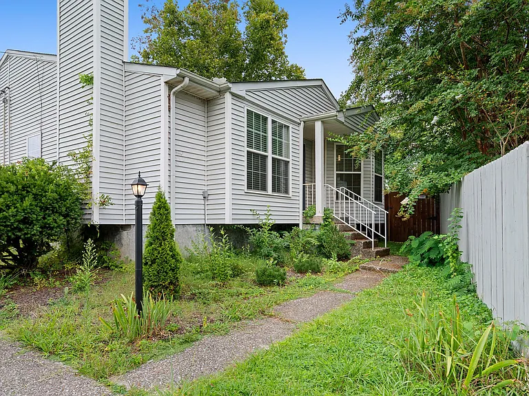 3056 Casa Dr — Photo 1