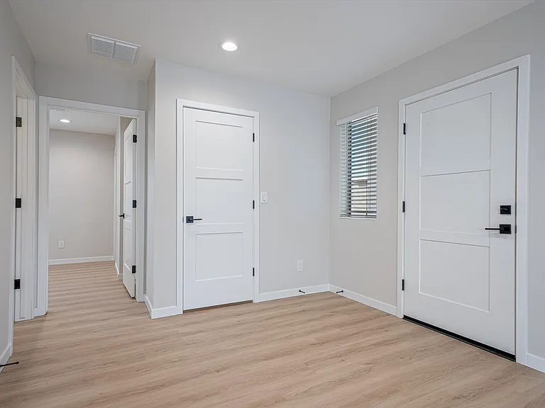 739 N Queen Ave #2 — Photo 11