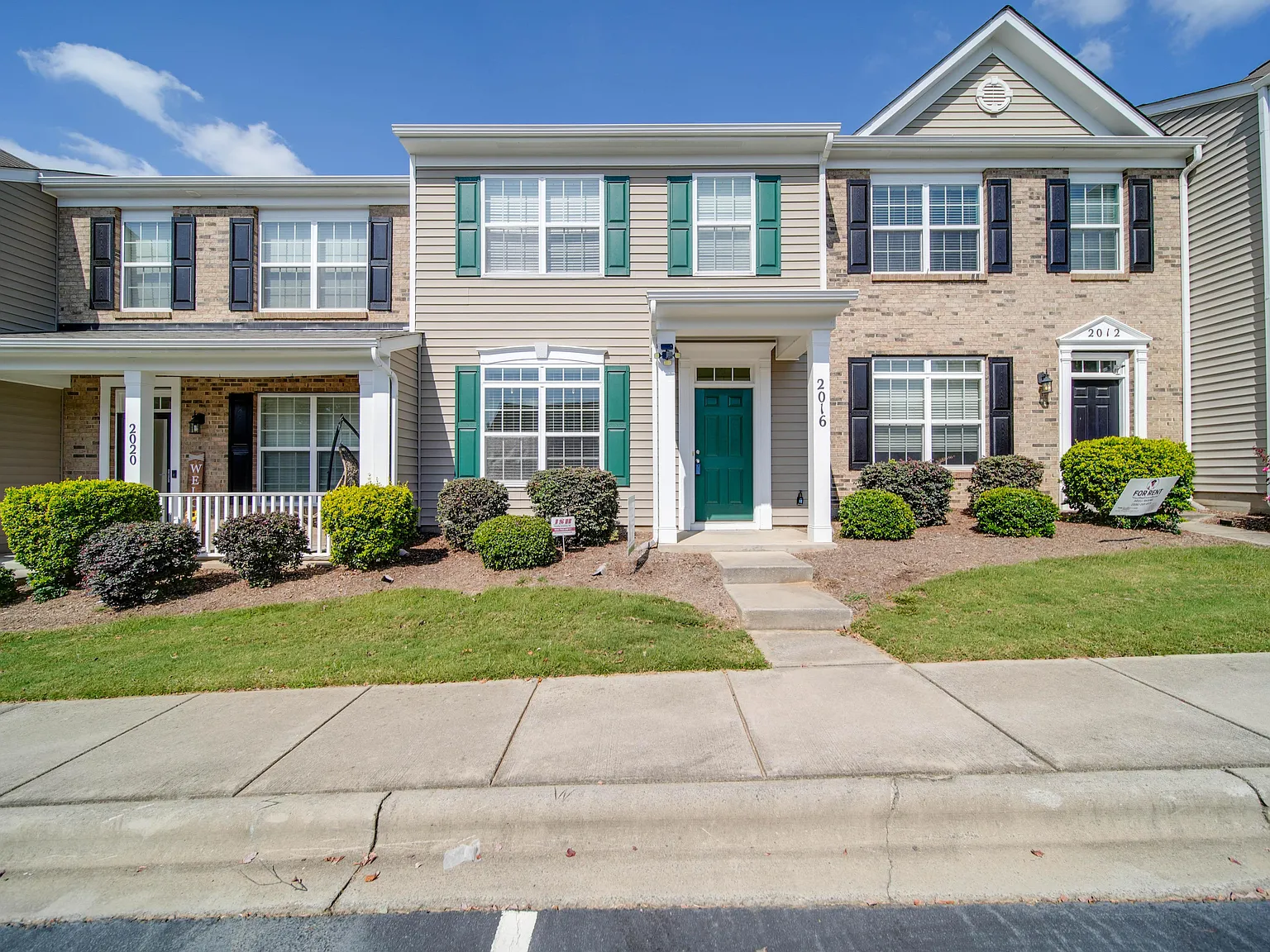 2 bed, 2.5 bath, 1480 sqft, $1,745 — Photo 1