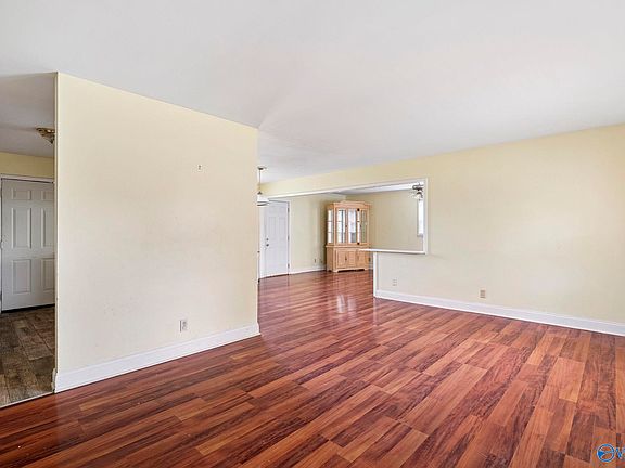 4th image of 4607 Lakeview Dr NW
