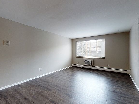 3rd image of 901 W Prentice Ave APT 103