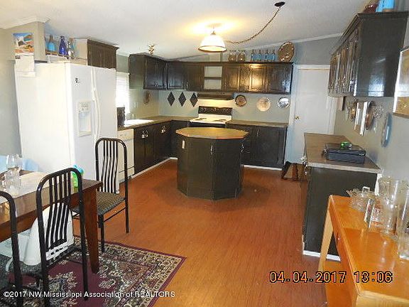 5th image of 909 Peppertree Ln