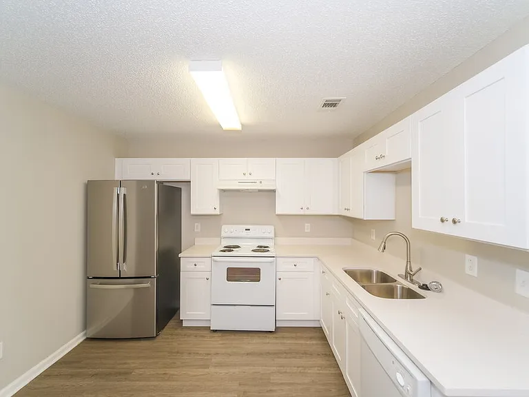 2150 Ivy Ln — Photo 7