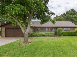 406 Rolling Hill Dr, Cleburne, TX 76033