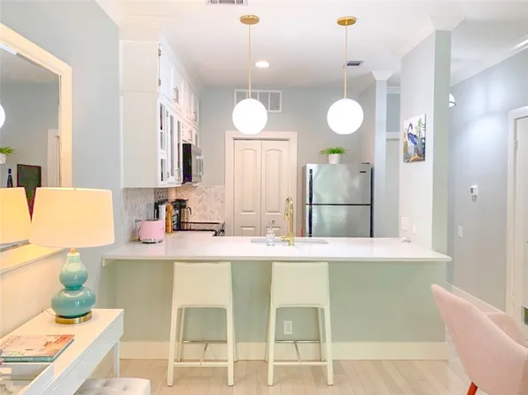 802 S 1st St APT 216, Austin, TX 78704