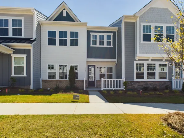 5843 Strathmore Ct, Charlotte, NC 28215