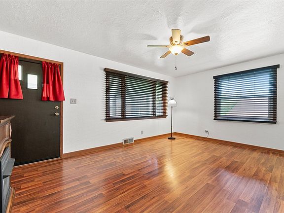 3rd image of 306 1/2 Oakland Ave