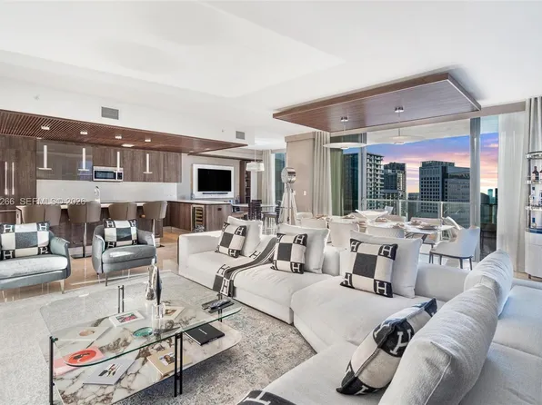 88 SW 7th St APT 3801, Miami, FL 33130