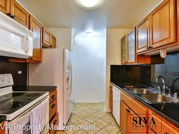 2nd image of 5036 Bridgepointe Pl