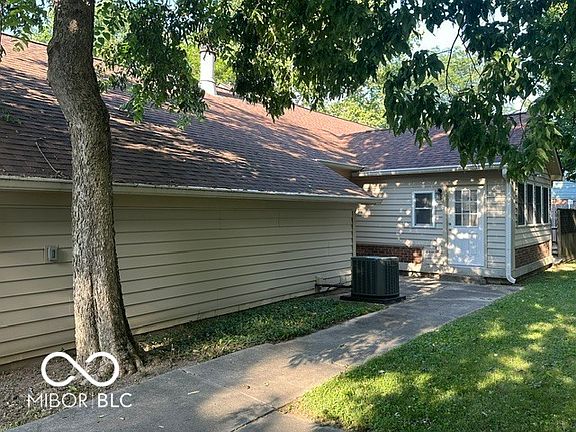 3rd image of 1524 E 83rd St