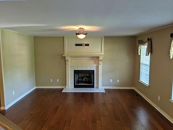 5th image of 190 Benwood Trl NE