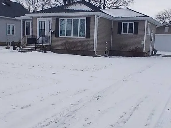 2409 14th Ave, Menominee, MI 49858