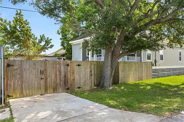 1402 Alvar St — Photo 19
