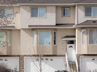 124 Country Hills Gdns NW, Calgary, AB T3K5G2