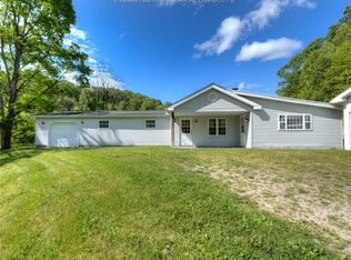 122 Teays Hollow Rd, Hurricane, WV 25526