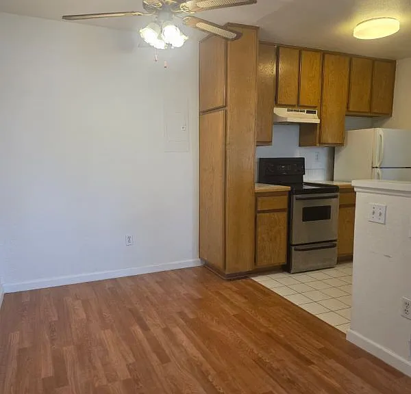 23395 La Crescenta #A — Photo 2