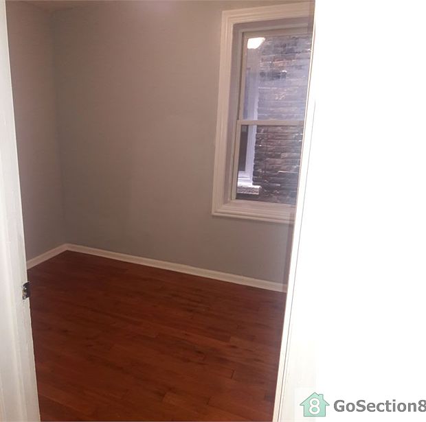 2nd image of 3050 W Polk St #2