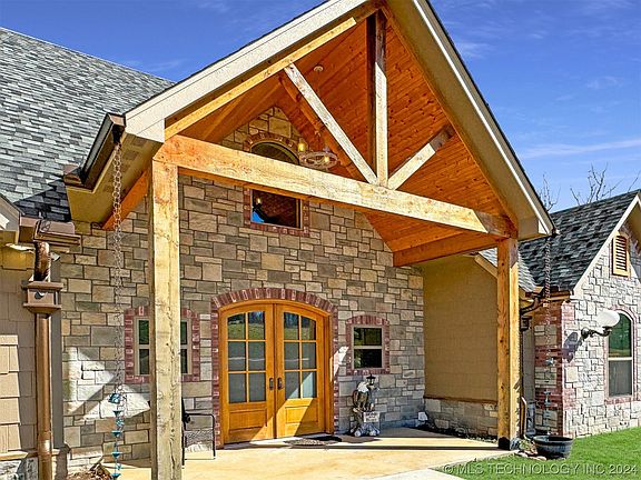 3rd image of 17595 Spring Hill Ln