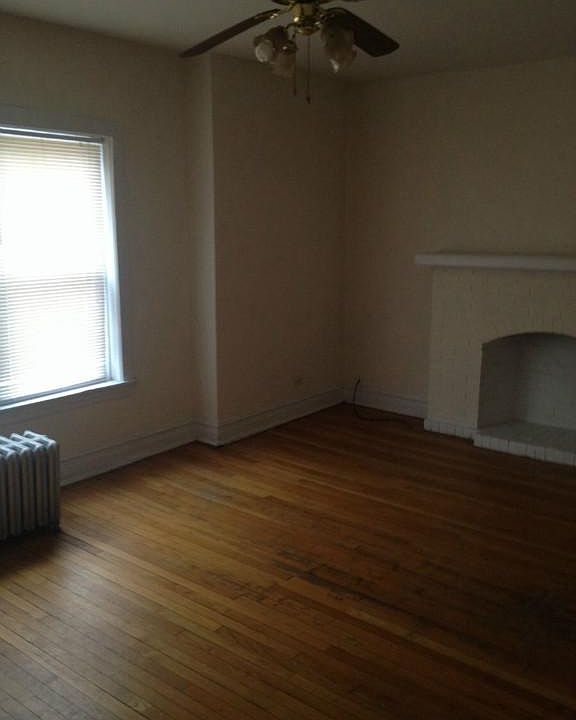 2nd image of 1831 W Foster Ave
