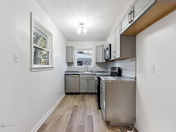 5th image of 2823 Woodlane St
