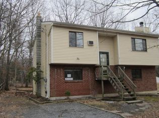 79 Cramer Rd, Bushkill, PA 18324