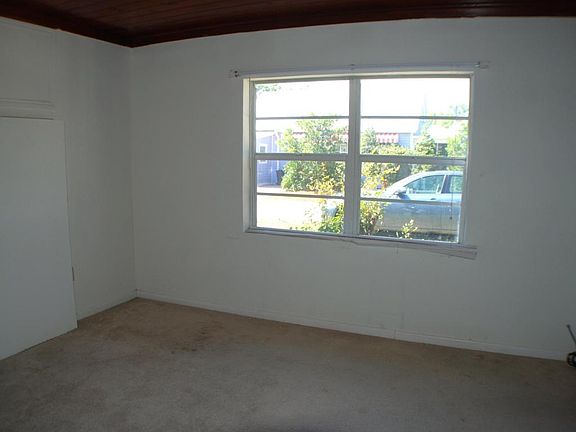 5th image of 1260 Highland Ave