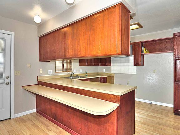 2nd image of 1852 Park Circle Dr
