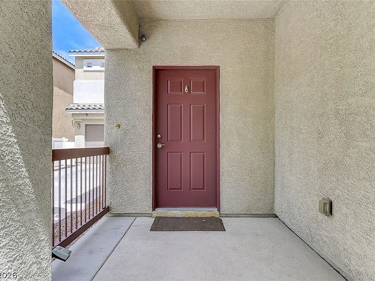 5048 Lower Falls Ct — Photo 2