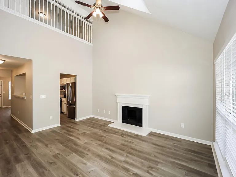 4423 Ravenwood Dr — Photo 4