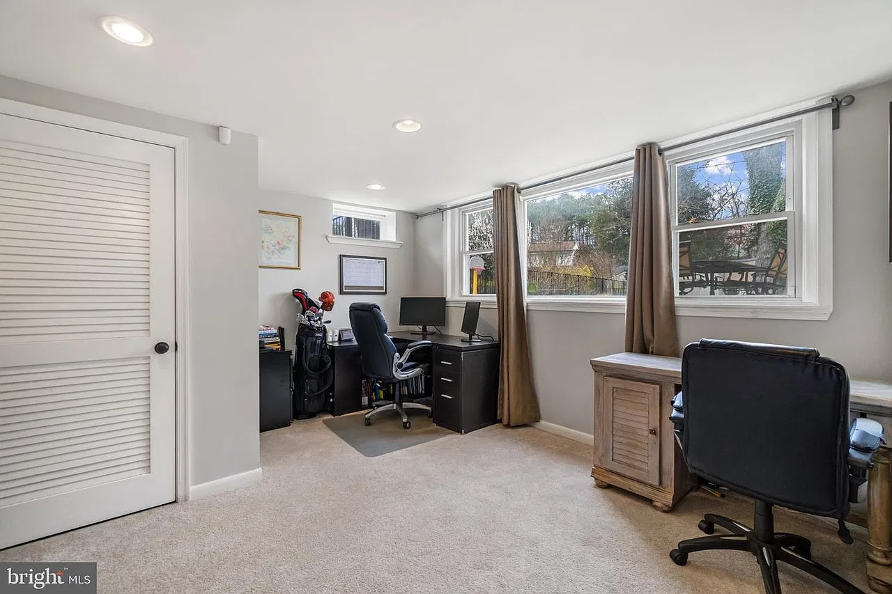 4 bed, 2101 sqft, $3,050 — Photo 3