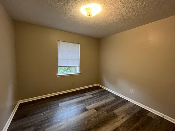 4th image of 8143 Oakbrook Dr
