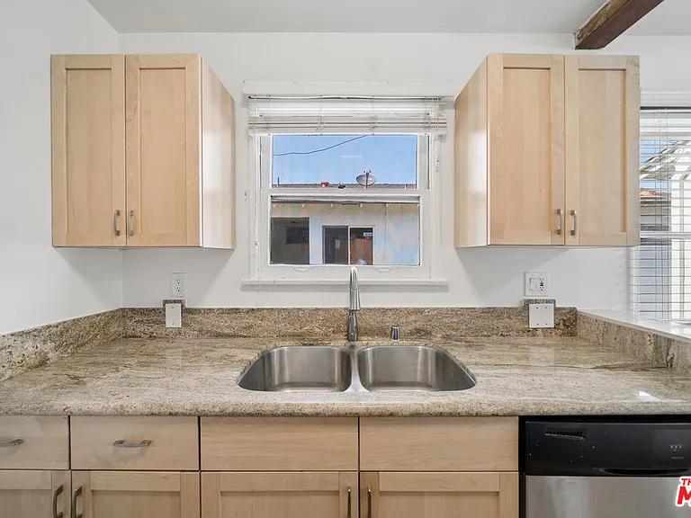 5303 Vantage Ave #1/2 — Photo 7