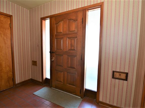 3rd image of 2167 Powell Ave