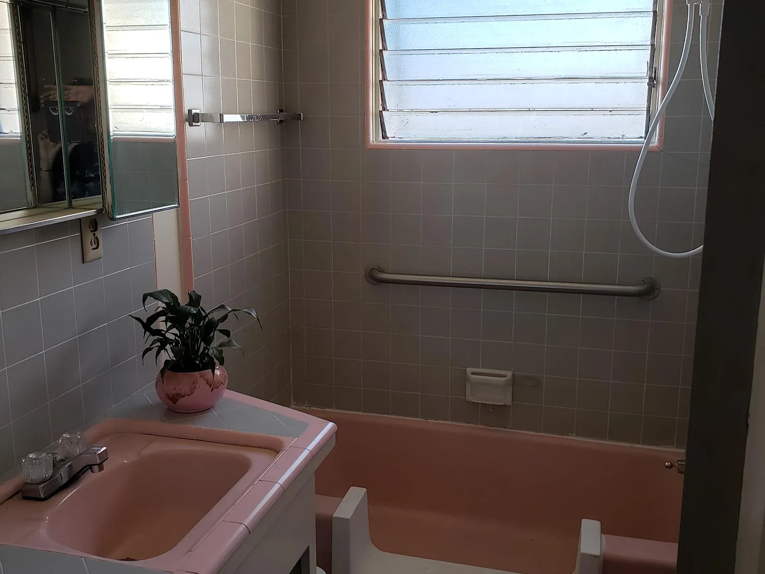 1 bed, 200 sqft, $1,150 — Photo 2