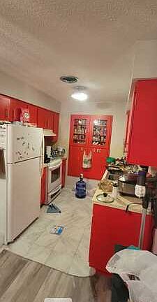 4th image of 450 Shamrock Dr #1