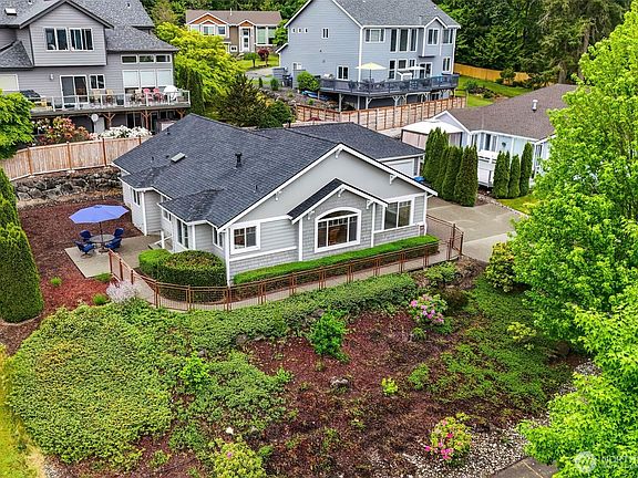 4th image of 6127 Regatta Place NE