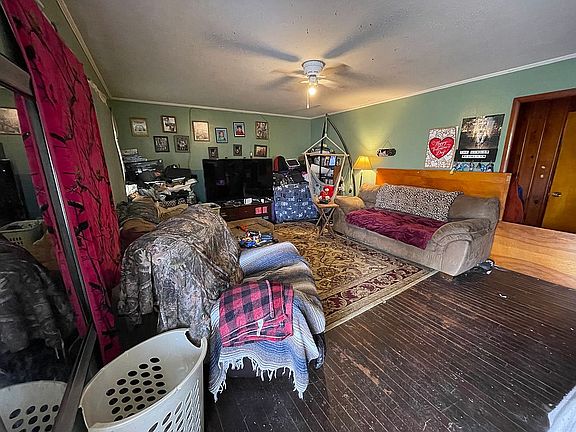 3rd image of 95 School St