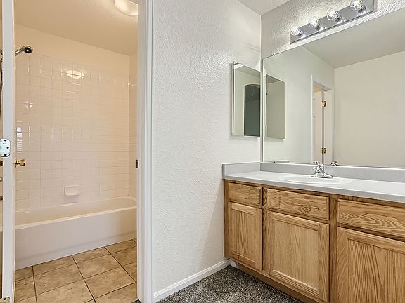 2nd image of 222 Whitehaven Cir