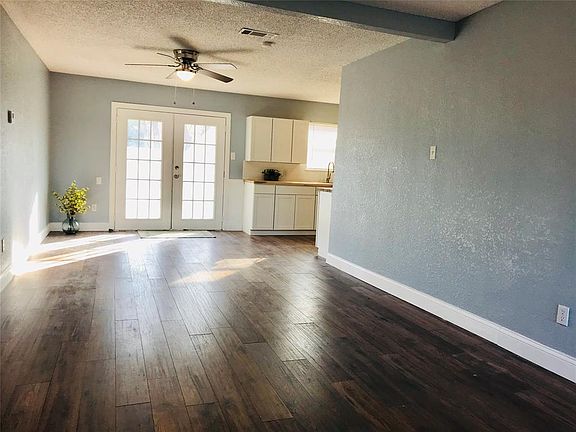 3rd image of 315 Arthur Dr