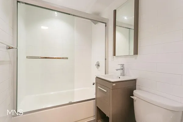 Rented by MNS Marketing | media 32