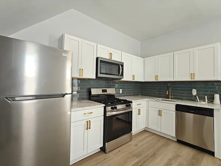 1211 N 56th St — Photo 3