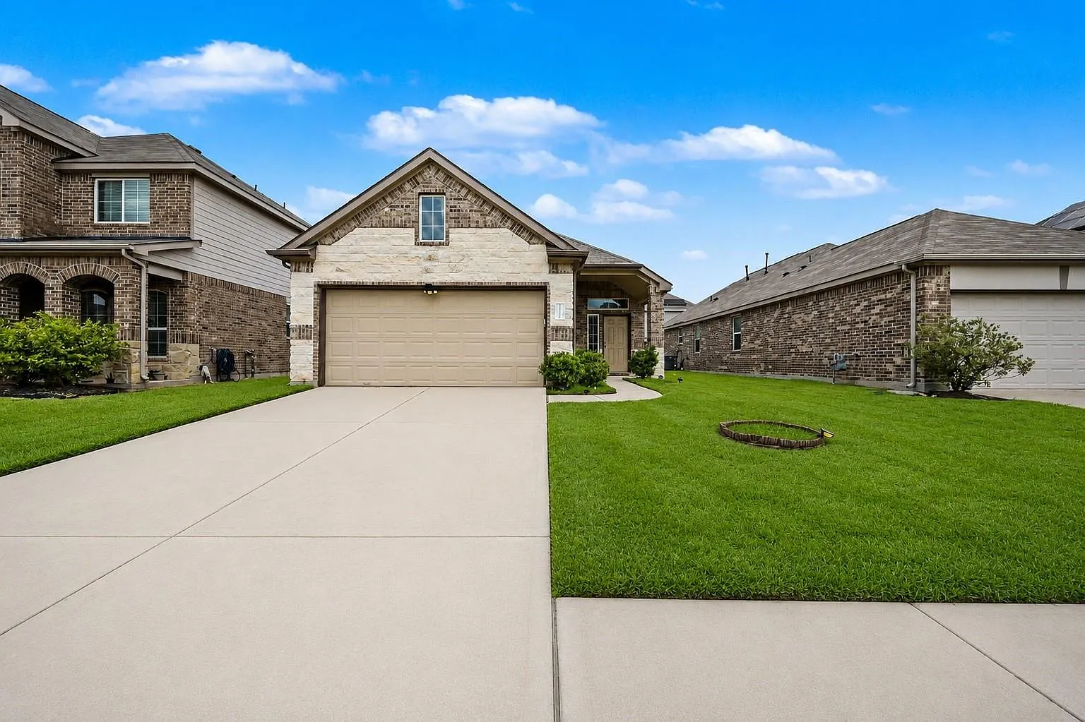 3 bed, 2.0 bath, 1590 sqft, $2,175 — Photo 3