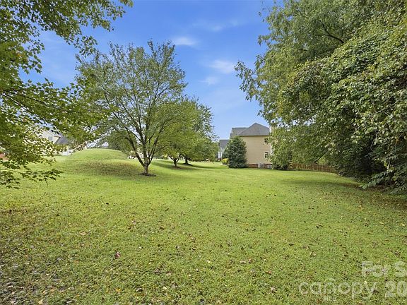 5th image of 2591 Chandy St