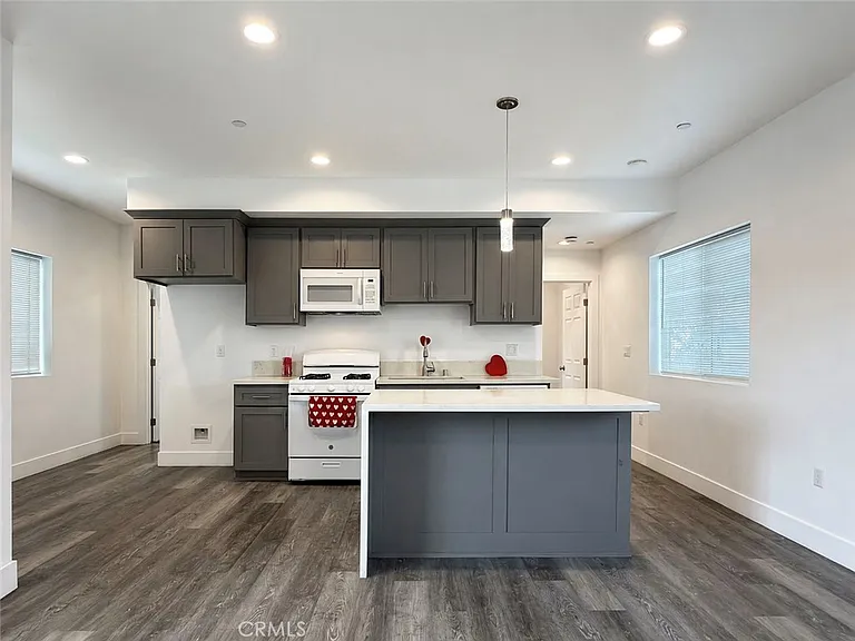 1493 Atlantic Ave — Photo 2