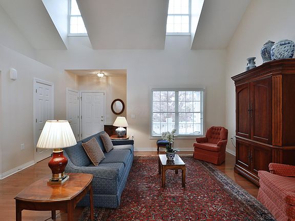 5th image of 6925 Joysmith Cir